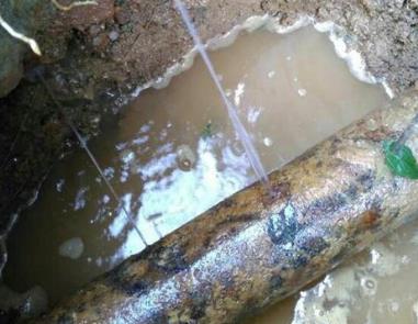 太康楼顶渗水维修公司分享下地暖漏水的原因及检测方法。